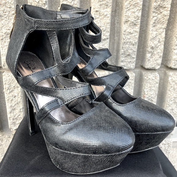 NWOT Qupid Branded Shoes in Size 7.5 - Picture 1 of 6